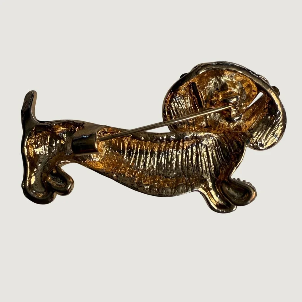 Vintage Gold Tone Mauve Enamel Rhinestone Dachshund Wiener Dog Pin Brooch